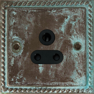 monarch verdigris 5a 3 pin socket (black insert) front fc20825