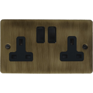flat antique brass socket (2 gang/black switches) front fc101025